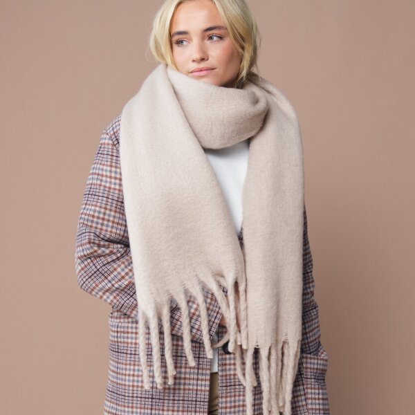 Fluffy scarf Thumbnail